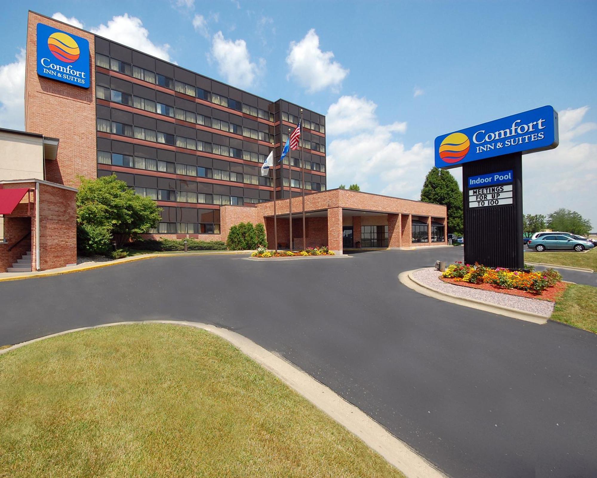Comfort Inn & Suites Madison - Airport Exterior photo